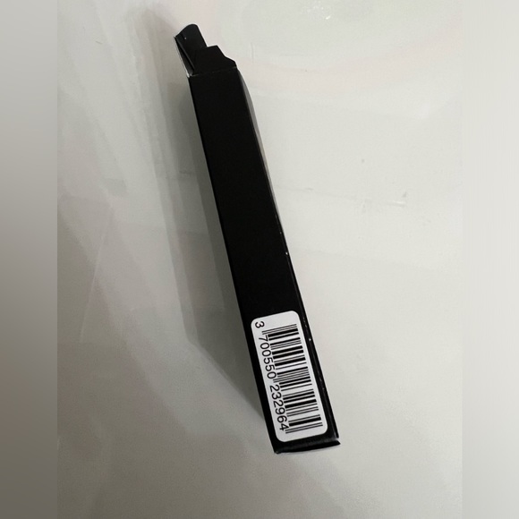 Kilian liquid lipstick, Ultra Matte Nude in color 368 - Picture 7 of 7